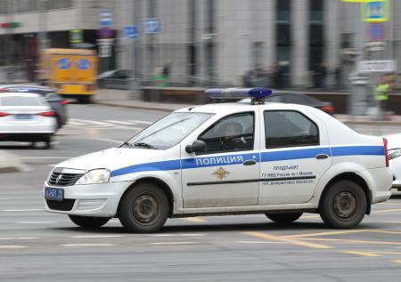 В Москве задержали повредившего инсталляцию бабушки со знаменем мужчину