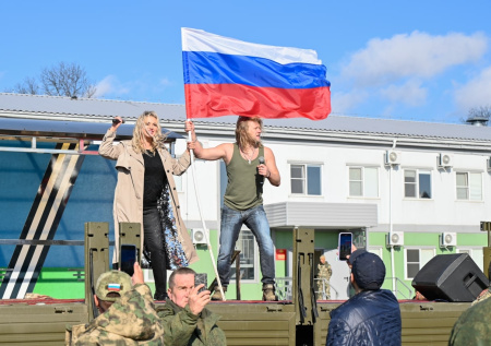 Агитбригады «Русского Радио» выступили для военных в трех регионах России