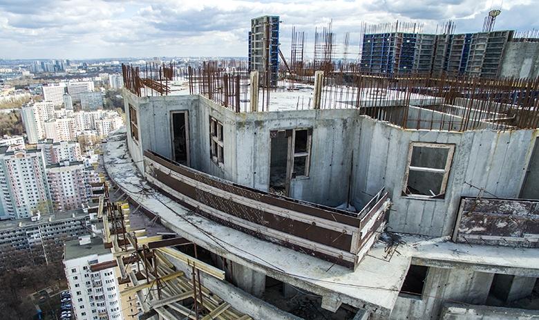 Строительная площадка 3-секционного 36-этажного жилого дома застройщика ГК «СУ-155»