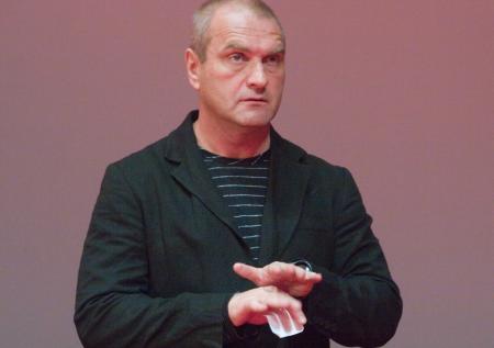 Балуев заявил о нехватке хороших сценариев в кино