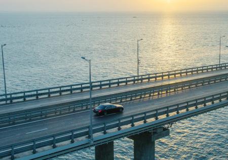 Автомобильное движение по Крымскому мосту временно перекрыли