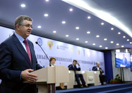 Первого замминистра подвёл плагиат