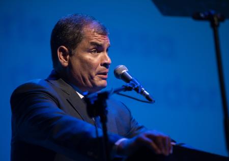 Бывший лидер Эквадора призвал президента объявить досрочные выборы