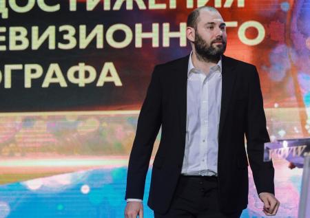Слепаков спродюсировал сериал о самоизоляции с Бондарчуком и Деревянко