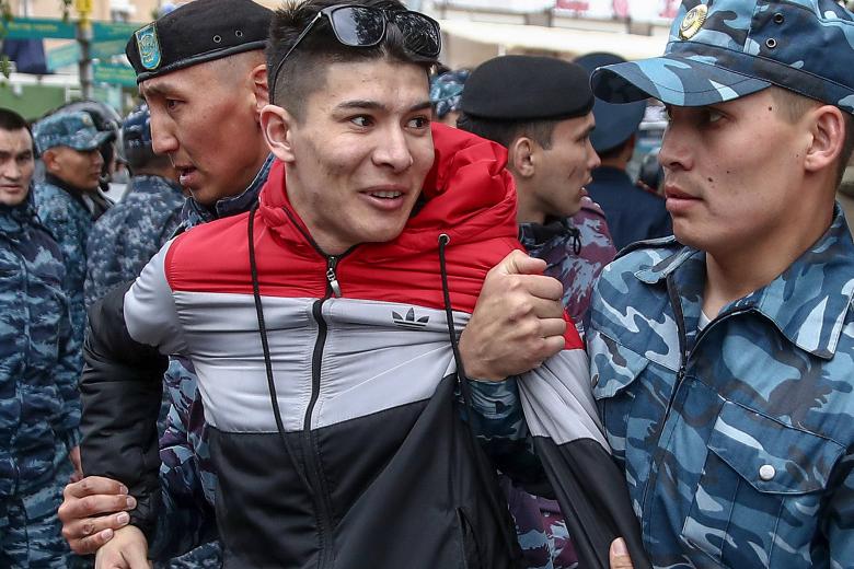 Задержания протестующих в Нур-Султане в день выборов президента Казахстана