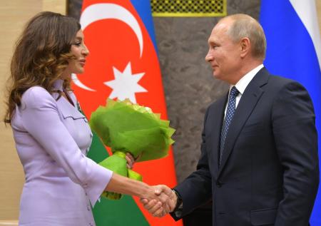 Путин поздравил супругу Алиева с наступающим днем рождения