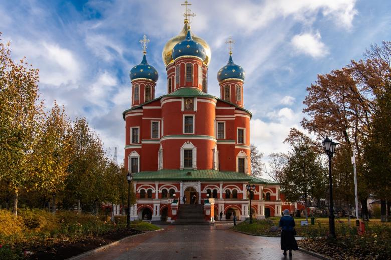 Соборный храм в честь иконы Богородицы, именуемой Донской (Большой собор) на территории Донского монастыря