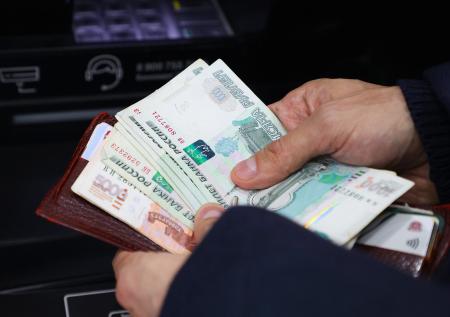До 894 тысяч рублей: кому из россиян и на сколько поднимут соцвыплаты