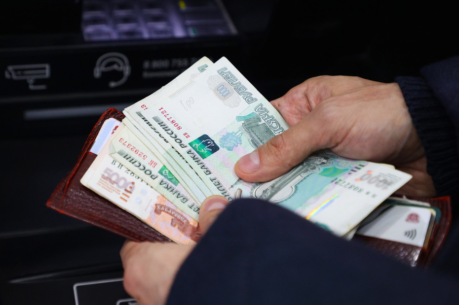 До 894 тысяч рублей: кому из россиян и на сколько поднимут соцвыплаты