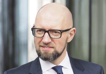 Яценюк заявил, что Россия превращает ГТС Украины в металлолом