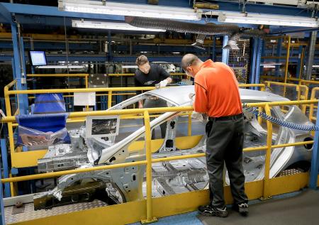 Экономист назвал причину сокращения сотрудников Ford в Германии