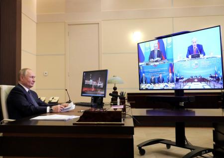 Путин и Токаев поспорили о размерах тигров