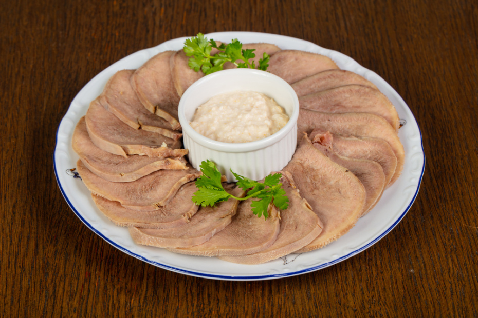 Простой способ приготовить вкусный говяжий язык