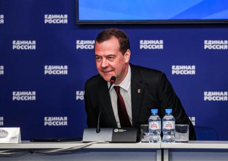 «Не забыл навыки юриста»: Медведев хочет заняться защитой прав людей