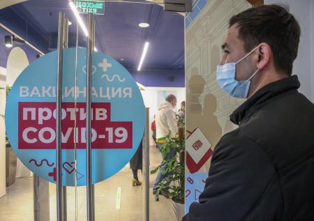 Юрист объяснила, может ли работодатель требовать вакцинироваться
