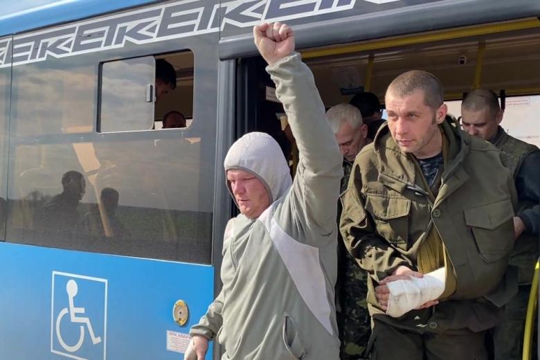 Российские военнослужащие, вернувшиеся из украинского плена