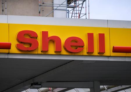 ЛУКОЙЛ купит заправки Shell в России
