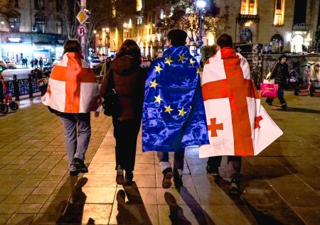 Протестующие в Грузии частично перекрыли выезд из Тбилиси
