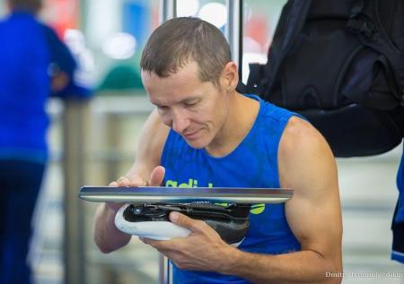 Конькобежец Захаров победил в дистанции 10 км на чемпионате РФ в Коломне