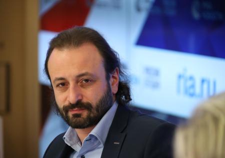 Авербух рассказал, что не собирался долго скрывать роман с Арзамасовой