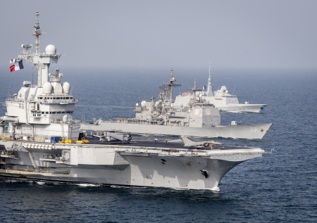 Французский офицер «сдал» расположение авианосца через фитнес-приложение