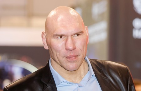 Валуев высказался о выигравшей Олимпиаду боксерше с мужской хромосомой