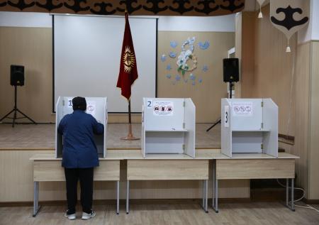 Евросоюз намерен помочь Киргизии провести повторные выборы
