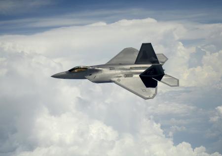 США могут снять с вооружения истребитель F-22