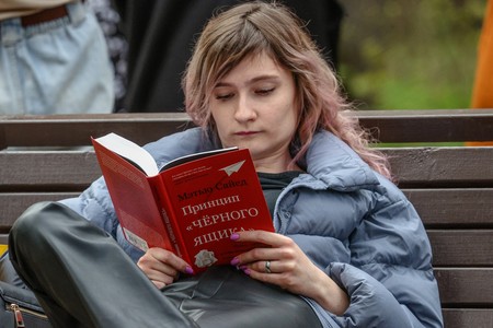Лукьяненко раскритиковал идею пересказа зарубежных книг