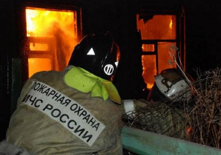 Металлический склад загорелся в подмосковном Тучково