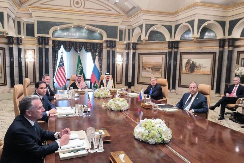 Двусторонние переговоры представителей РФ и США по Украине во дворце королевской семьи Дирия