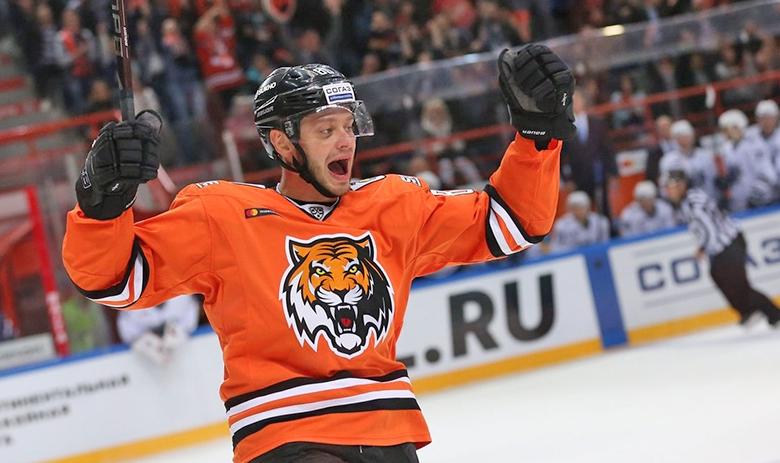 Игрок «Амура» Богдан Потехин