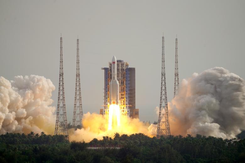 Ракета Long March 2FT1 с первым в Китае беспилотным космическим модулем Tiangong-1
