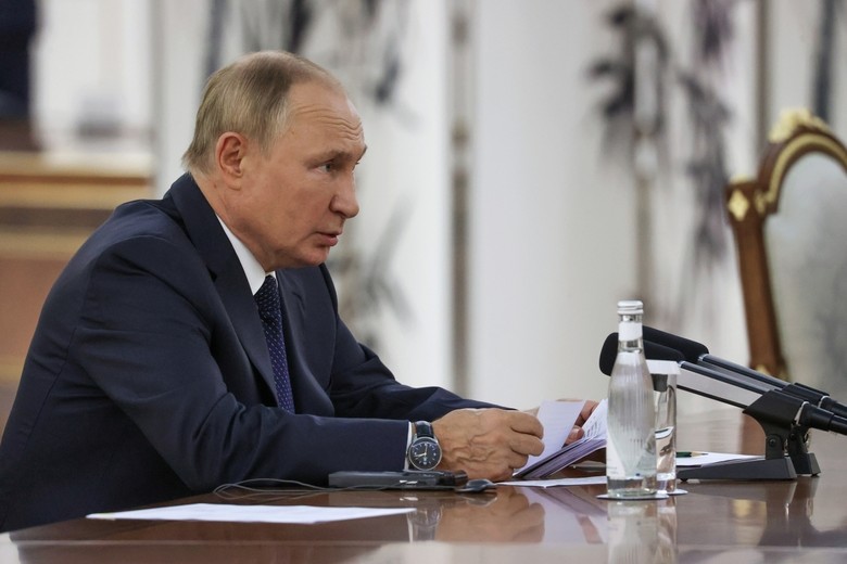 Президент РФ Владимир Путин во время встречи с председателем КНР Си Цзиньпином на полях саммита ШОС в Самарканде