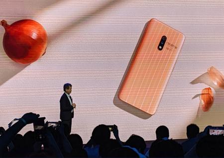 Realme представила флагманский смартфон с выдвижной камерой