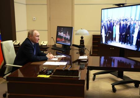 Путин начал встречу с выпускниками Высшей школы госуправления