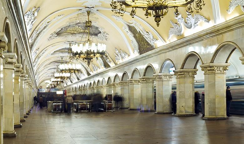 Вестибюль станции метро «Комсомольская»