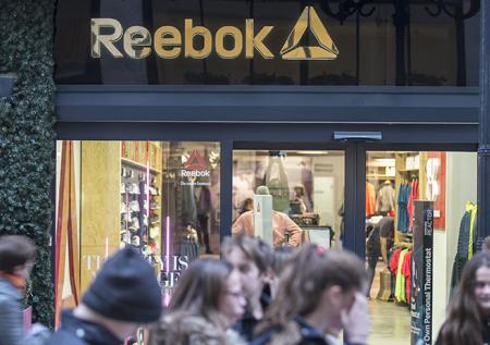 Reebok призвала женщин «пересесть на мужское лицо»