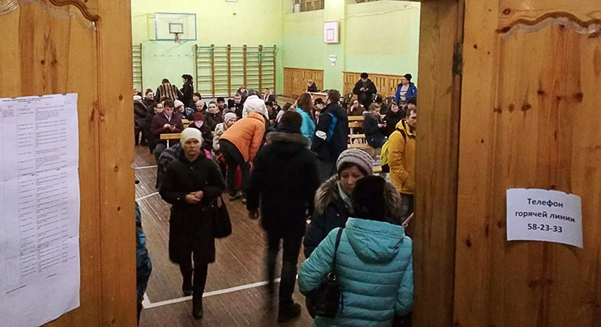 Родственники и близкие людей, находившихся во время пожара в торгово-развлекательном центре «Зимняя вишня»