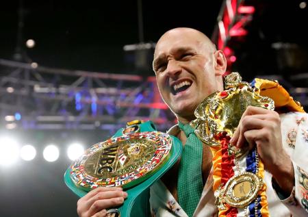 Хочешь цыганских денег?: лучший боксёр мира вызвал на бой чемпиона UFC