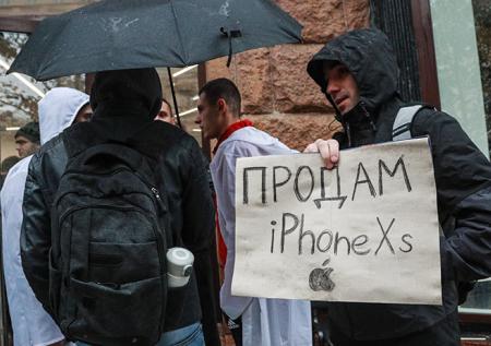 Зачем покупатели стояли за новыми iPhone