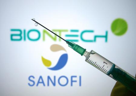 В BioNTech заявили, что их вакцина эффективна против штаммов COVID-19