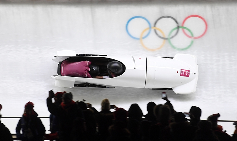 Бобслей. Надежда Сергеева и Анастасия Кочержова