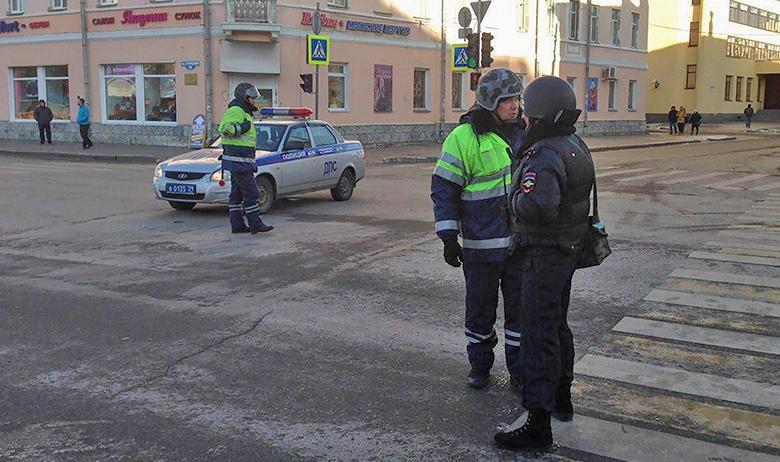 У здания управления ФСБ по Архангельской области
