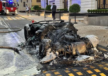 Момент возгорания Lamborghini в центре Москвы попал на видео