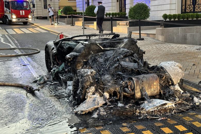 Сгоревший Lamborghini в Хилковом переулке