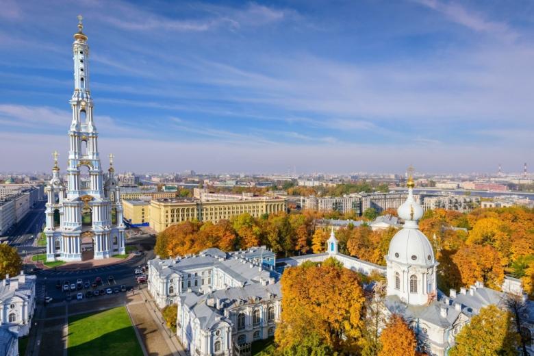 Вариант с расположением колокольни в центре площади Растрелли