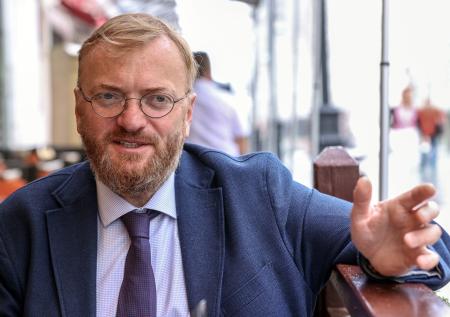 «Седлает волну»: названы причины выступления Милонова против Fan ID