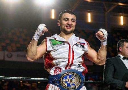 Россиянин Аванесян проиграл Кроуфорду поединок за титул чемпиона мира WBO