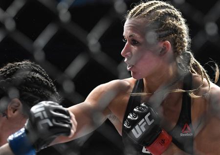 «Я люблю боль»: экс-боец UFC впала в кому перед поединком
